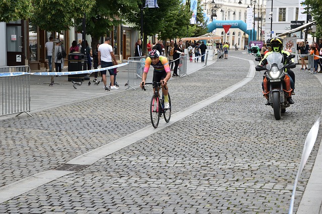 与波兰和克 与波兰和克